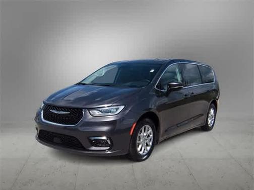 2023 Chrysler Pacifica Touring-L