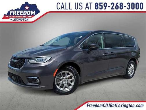 2023 Chrysler Pacifica Touring-L