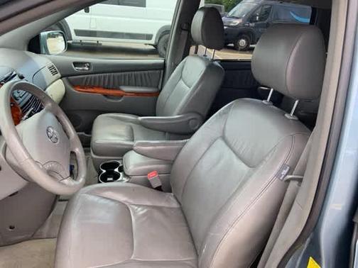 2010 Toyota Sienna XLE
