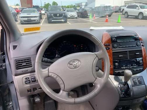 2010 Toyota Sienna XLE