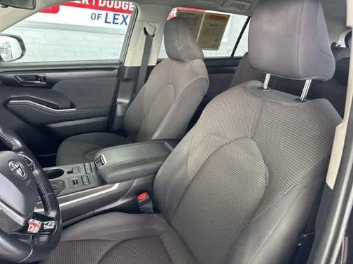 2021 Toyota Highlander LE