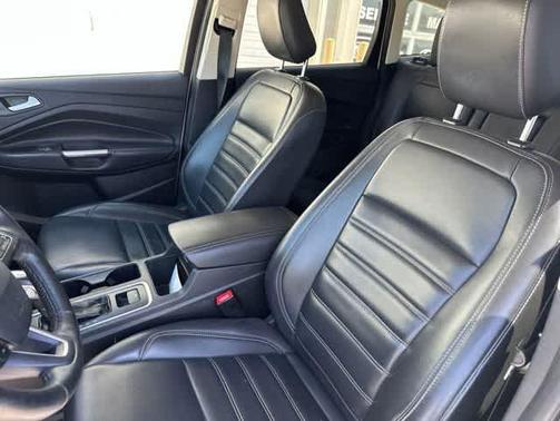 White Platinum Tri-Coat Metallic 2019 Ford Escape SEL