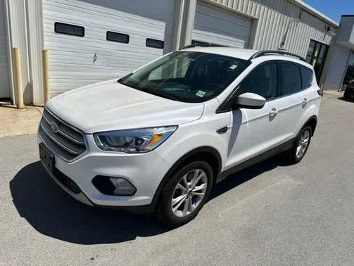 White Platinum Tri-Coat Metallic 2019 Ford Escape SEL