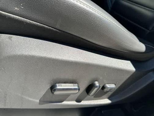 White Platinum Tri-Coat Metallic 2019 Ford Escape SEL