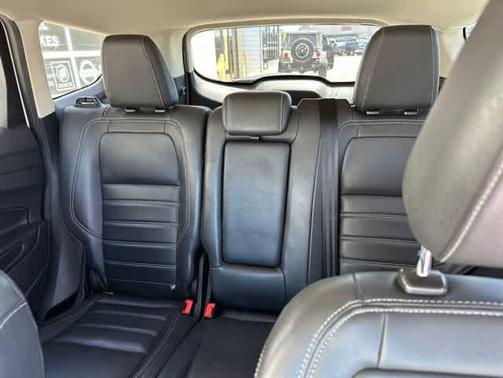 White Platinum Tri-Coat Metallic 2019 Ford Escape SEL