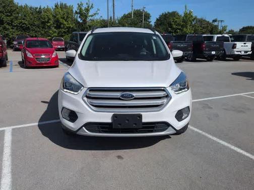 White Platinum Tri-Coat Metallic 2019 Ford Escape SEL