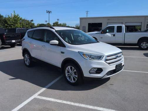 White Platinum Tri-Coat Metallic 2019 Ford Escape SEL