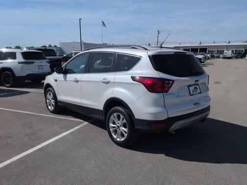 White Platinum Tri-Coat Metallic 2019 Ford Escape SEL
