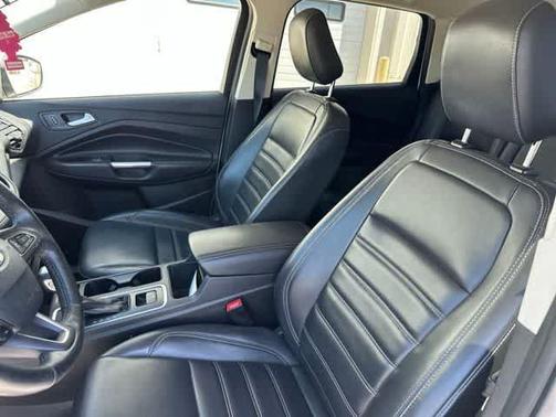 White Platinum Tri-Coat Metallic 2019 Ford Escape SEL