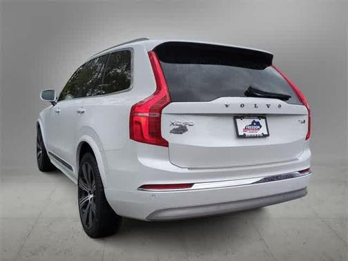 2022 Volvo XC90 T6 Inscription 7 Passenger