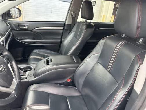 Blizzard Pearl 2019 Toyota Highlander SE