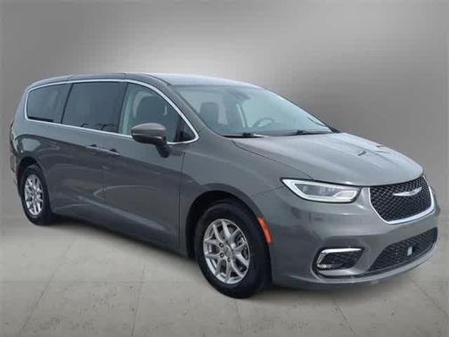 2023 Chrysler Pacifica Touring-L