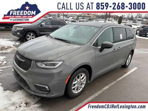 2023 Chrysler Pacifica Touring-L
