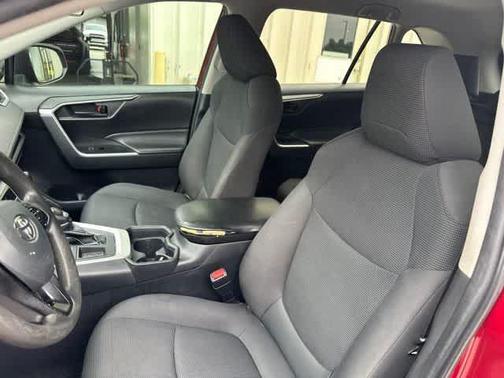 Ruby Flare Pearl 2019 Toyota RAV4 LE