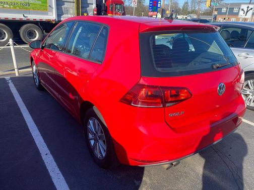 2016 Volkswagen Golf TSI S Hatchback Sedan 4D