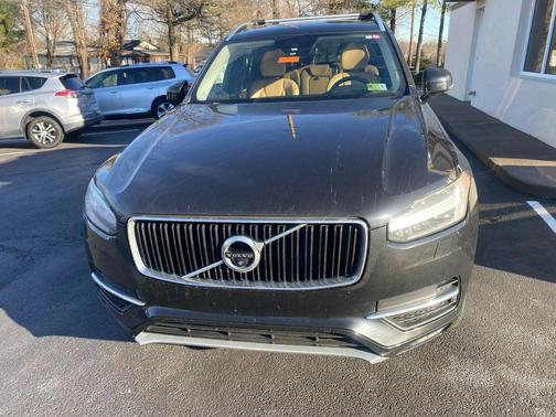 2016 Volvo XC90 T6 Momentum