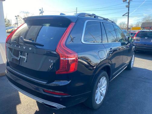 2016 Volvo XC90 T6 Momentum