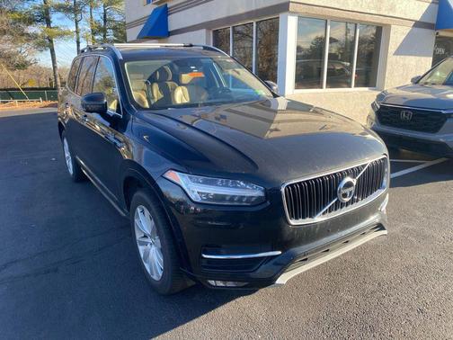 2016 Volvo XC90 T6 Momentum