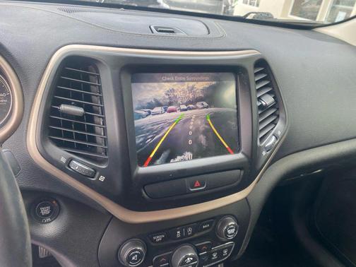 2017 Jeep Cherokee Sport