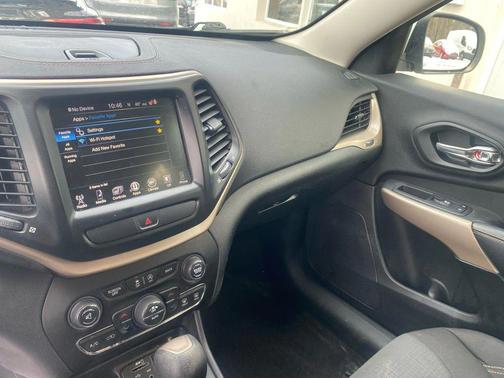 2017 Jeep Cherokee Sport