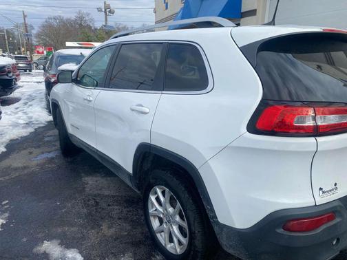 2017 Jeep Cherokee Sport