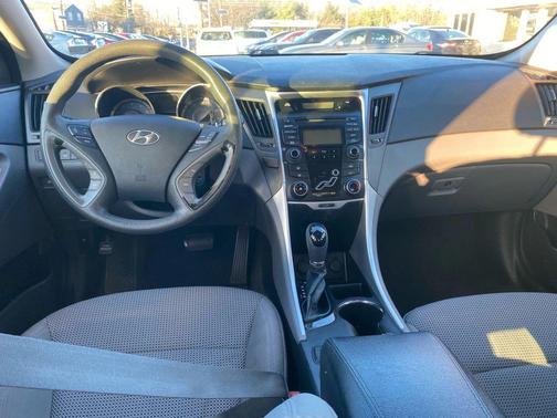 2013 Hyundai SONATA GLS Sedan 4D