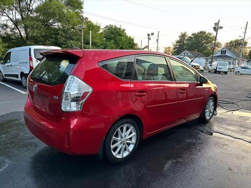 2013 Toyota Prius v Five