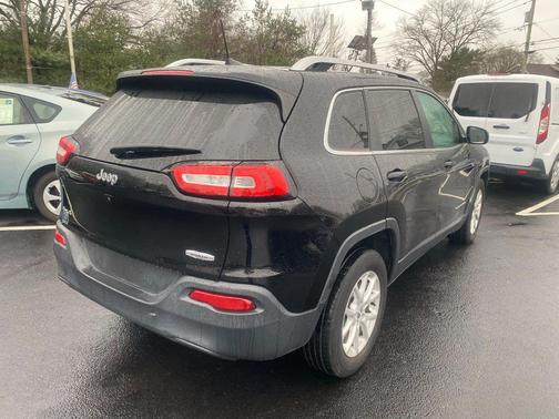 2017 Jeep Cherokee Sport