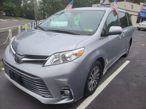 2018 Toyota Sienna XLE