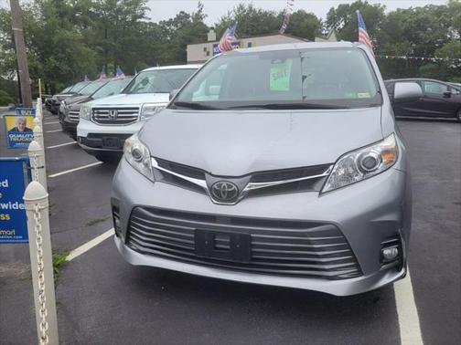 2018 Toyota Sienna XLE
