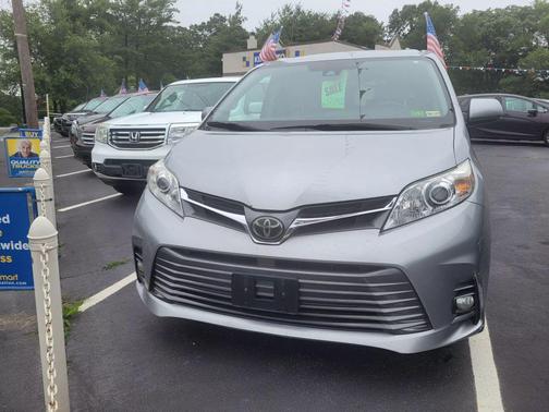 2018 Toyota Sienna XLE