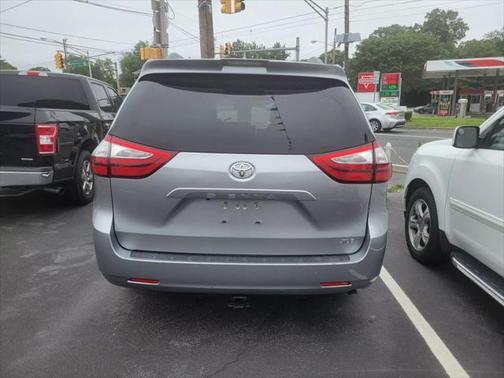 2018 Toyota Sienna XLE