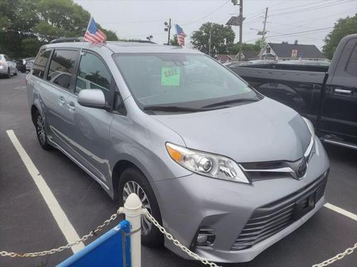 2018 Toyota Sienna XLE