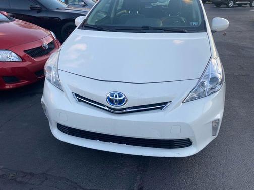 2014 Toyota Prius v Two