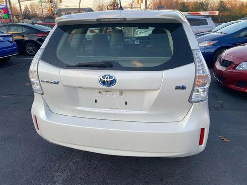 2014 Toyota Prius v Two