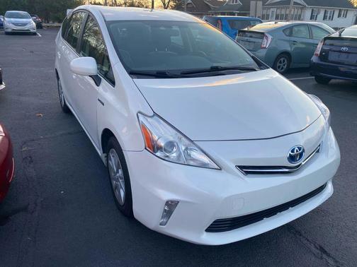 2014 Toyota Prius v Two