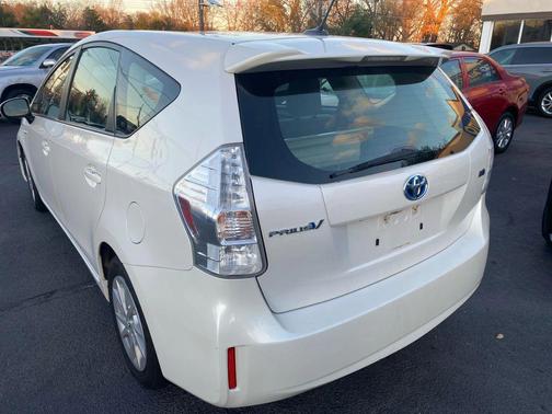 2014 Toyota Prius v Two