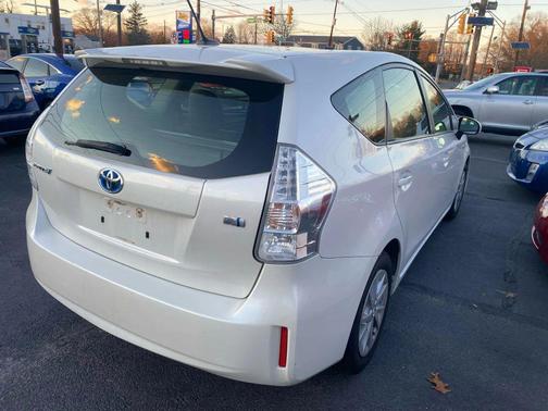 2014 Toyota Prius v Two