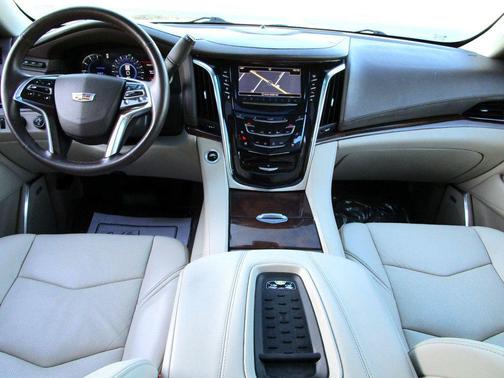 2017 Cadillac Escalade ESV Luxury