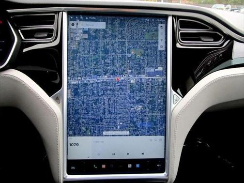 2015 Tesla Model S 85