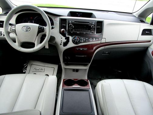 2014 Toyota Sienna XLE