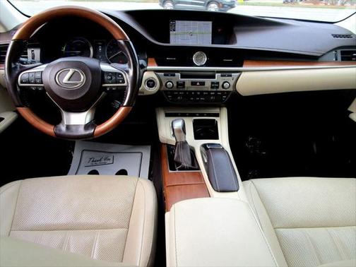 2017 Lexus ES 300h Base