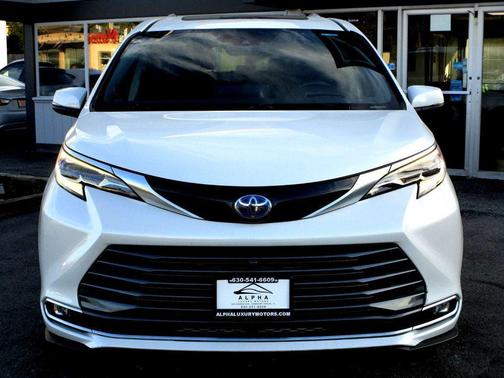 2022 Toyota Sienna Platinum 7 Passenger