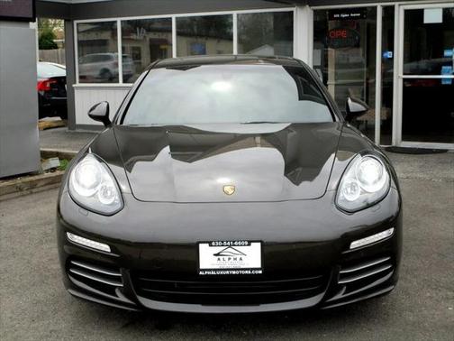 2016 Porsche Panamera 4 Edition