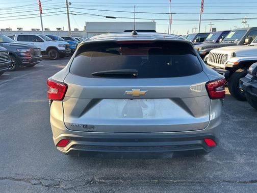 2025 Chevrolet Trax LS