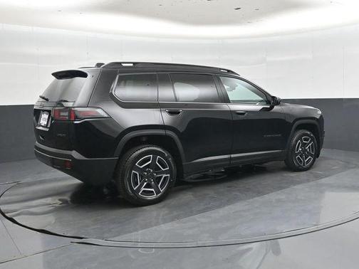 Diamond Black Crystal Pearlcoat 2026 Jeep Cherokee Laredo 4x4