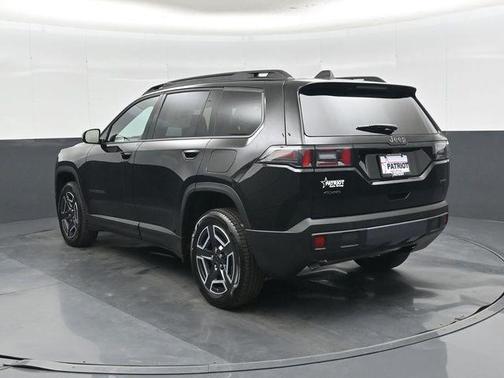Diamond Black Crystal Pearlcoat 2026 Jeep Cherokee Laredo 4x4