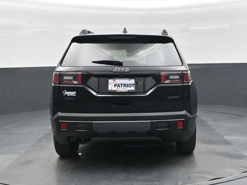 Diamond Black Crystal Pearlcoat 2026 Jeep Cherokee Laredo 4x4