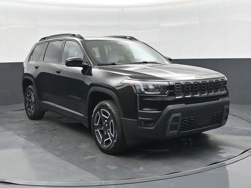 Diamond Black Crystal Pearlcoat 2026 Jeep Cherokee Laredo 4x4
