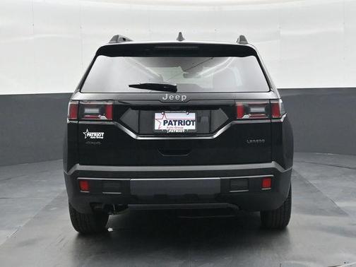 Diamond Black Crystal Pearlcoat 2026 Jeep Cherokee Laredo 4x4